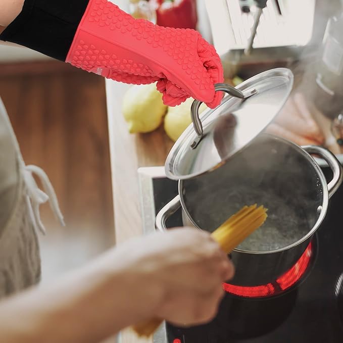 Kitchen Oven Gloves - Silicone Double-Layer Heat Resistant Oven Mitts/BBQ Gloves/Grill Gloves - Perfect for Baking and Grilling - 1 Pair (Small, Red Long)