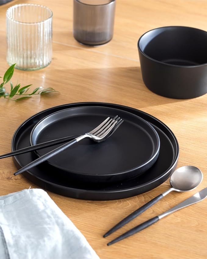 Stoneware dinnerware set 4 persons 12 pcs – Matte black plates and bowls set – Dishwasher, microwave and scratch resistant – Bowl and plate set – Dinner service Pure Living